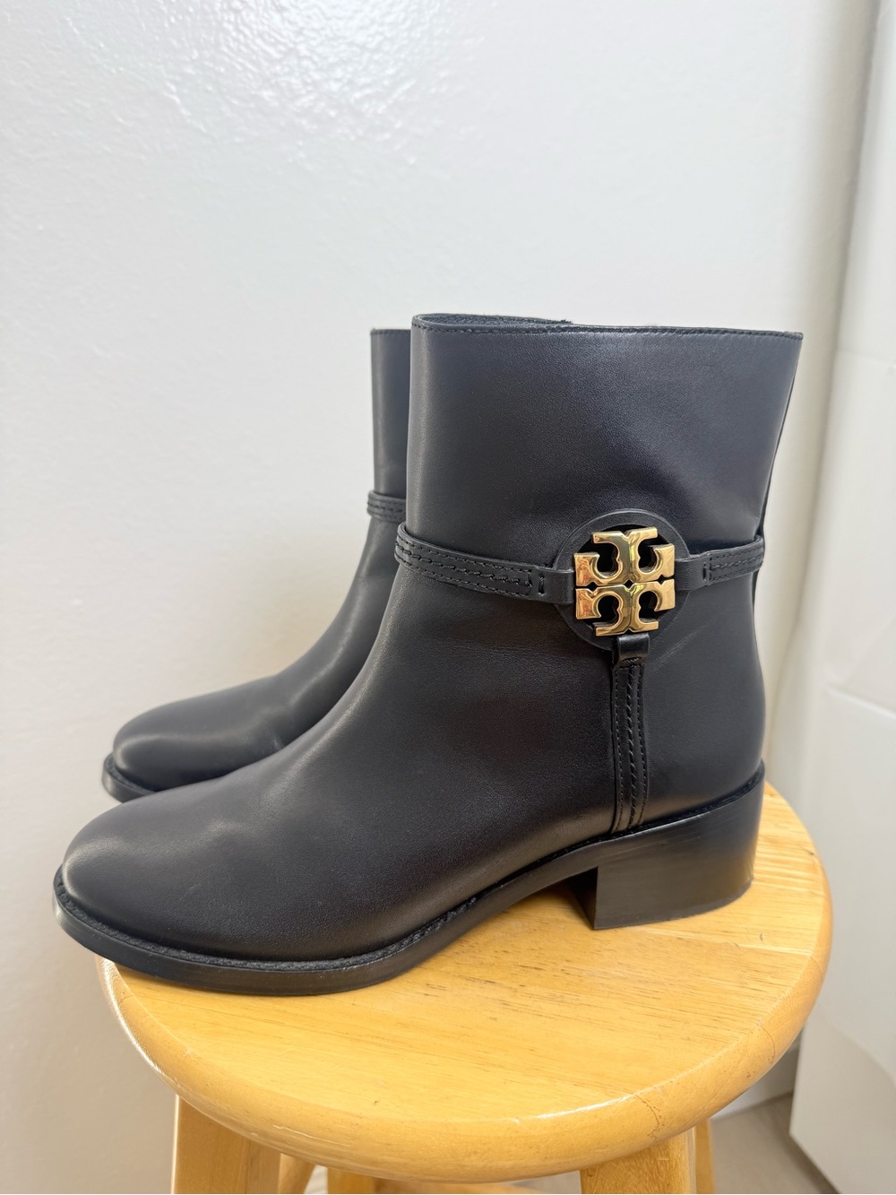 Tory Burch Miller Black Leather Double T Logo Ankle Boots Gold Size 8.5
